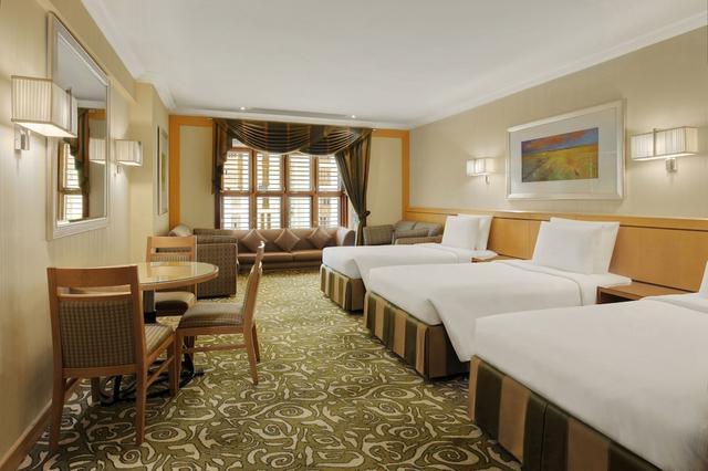 Family Room City View with Three Twin Beds